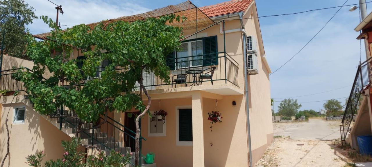 Apartments Lucky โลโซวาซ ภายนอก รูปภาพ